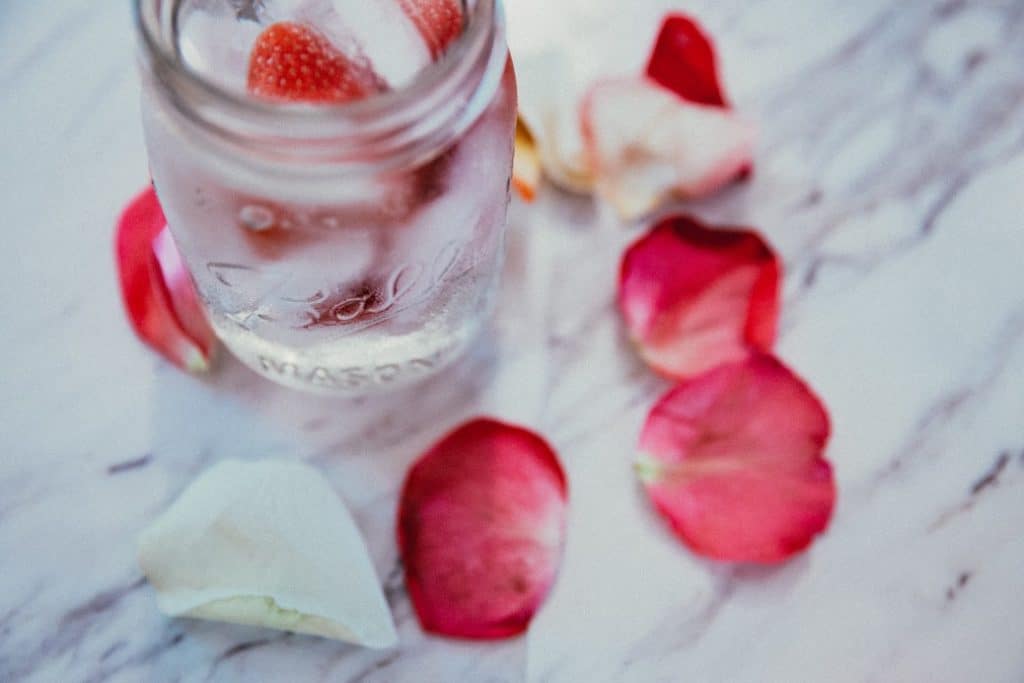 hydrater et tonifier la peau eau de rose